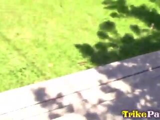 Trikepatrol tettona filippina prende cane a passeggio pausa a succhiare estranei fallo