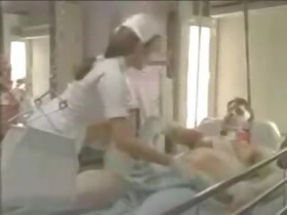 Marvellous asijské zdravotní sestra treats pacient, volný twitter asijské xxx film video
