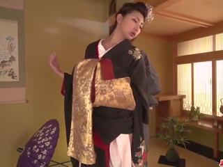 Матуся приймає вниз її kimono для a великий хуй: безкоштовно hd секс фільм 9f