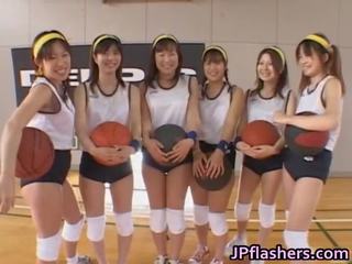 Groep van jong basketbal players
