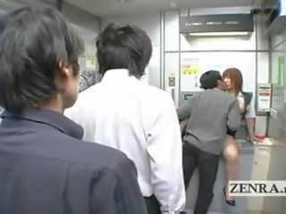 Omituiset japanilainen lähettää toimisto tarjoukset povekas suullinen seksi video- pankkiautomaatti